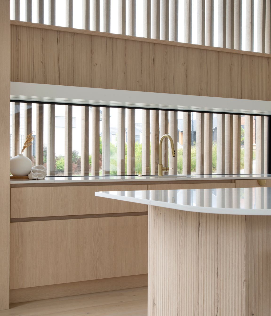 Dezignatek Cambridge Oak, Pragur Profile. Design by Kitchen Inspirations for Precision Homes