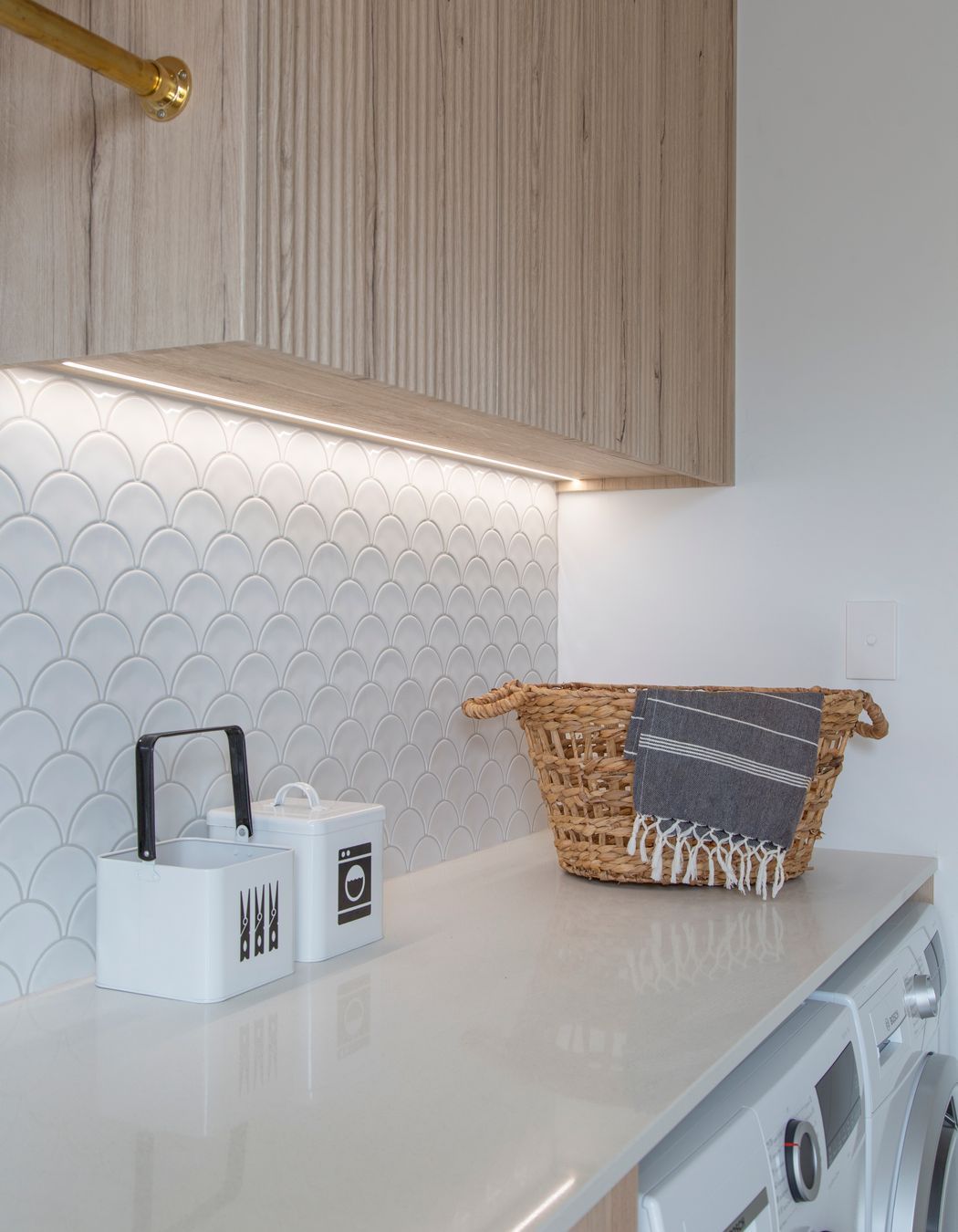 Dezignatek Cambridge Oak, Pragur Profile. Design by Kitchen Inspirations for Precision Homes