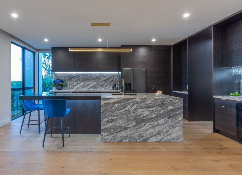 Smooth & Modern Sensa Meets Hollywood Glam