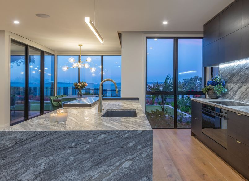 Smooth & Modern Sensa Meets Hollywood Glam