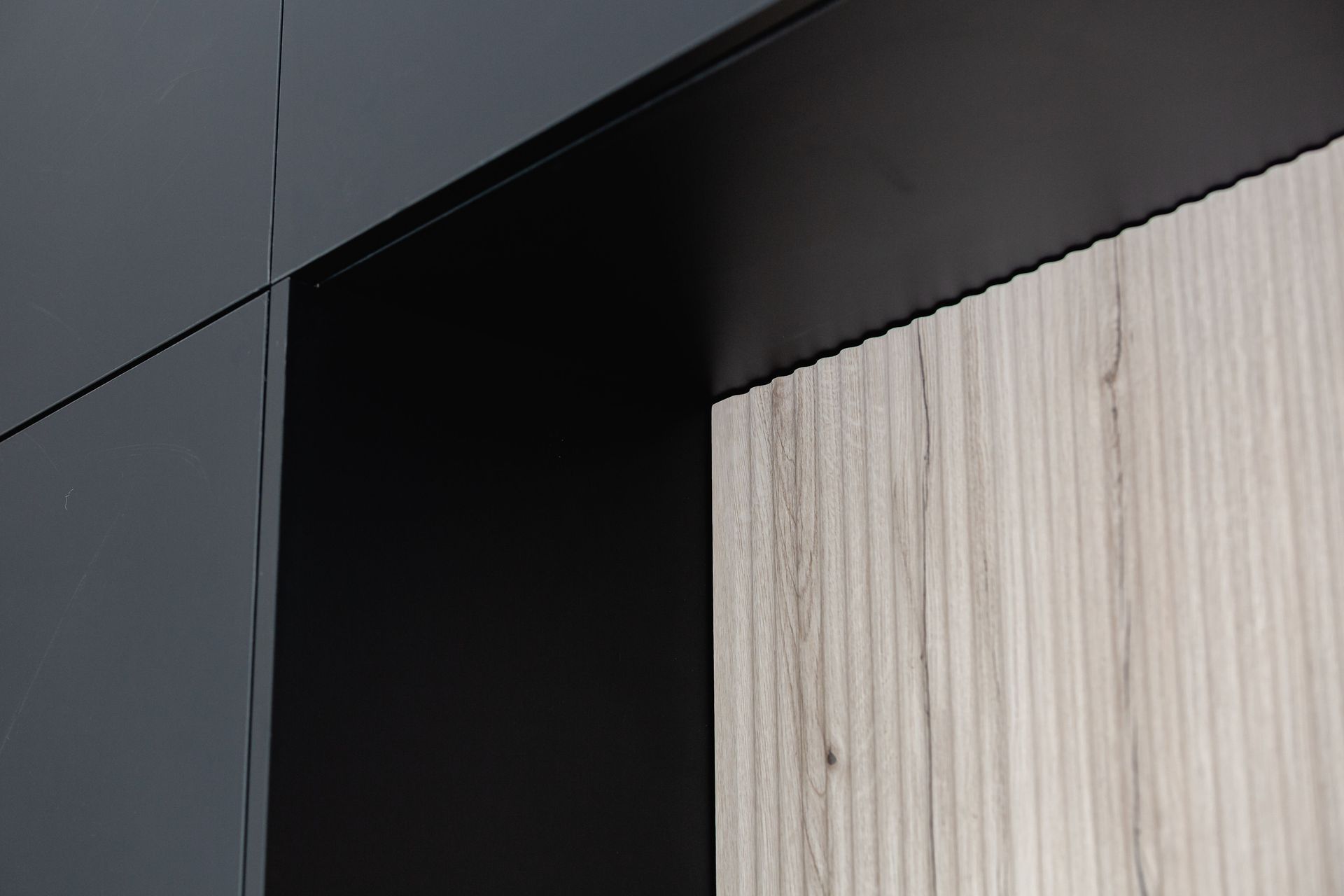 Dezignatek Noir Matt and Cambridge Oak on Prague Profile. Designed by Andrea Ellis of Kitchen Studio North Shore.