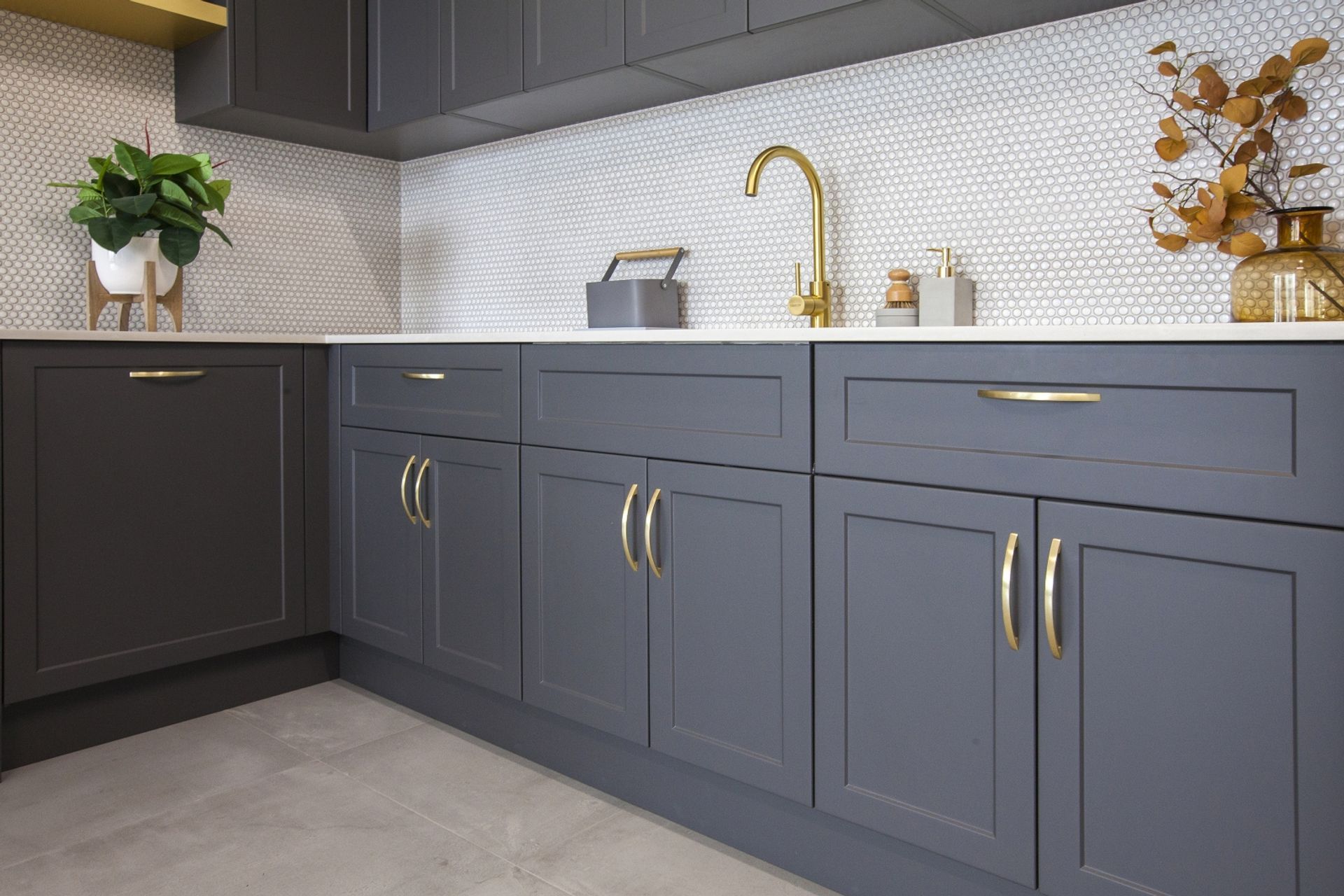 Dezignatek Thermoform, Slate Matt and Methven Oak Raw, Ronda profile. Design by Misco Joinery.