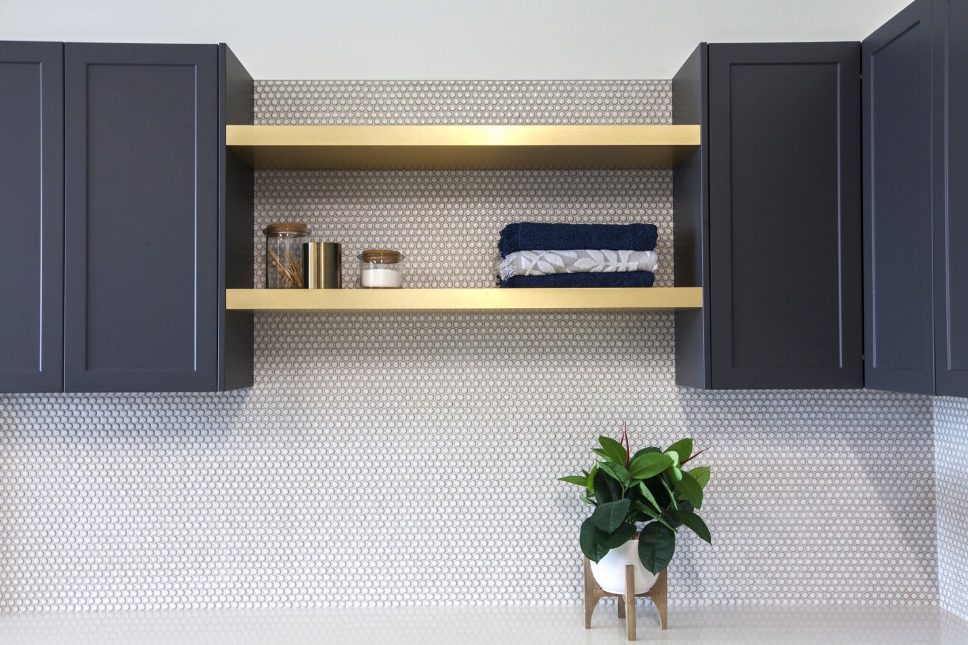 Dezignatek Thermoform, Slate Matt and Methven Oak Raw, Ronda profile. Design by Misco Joinery.