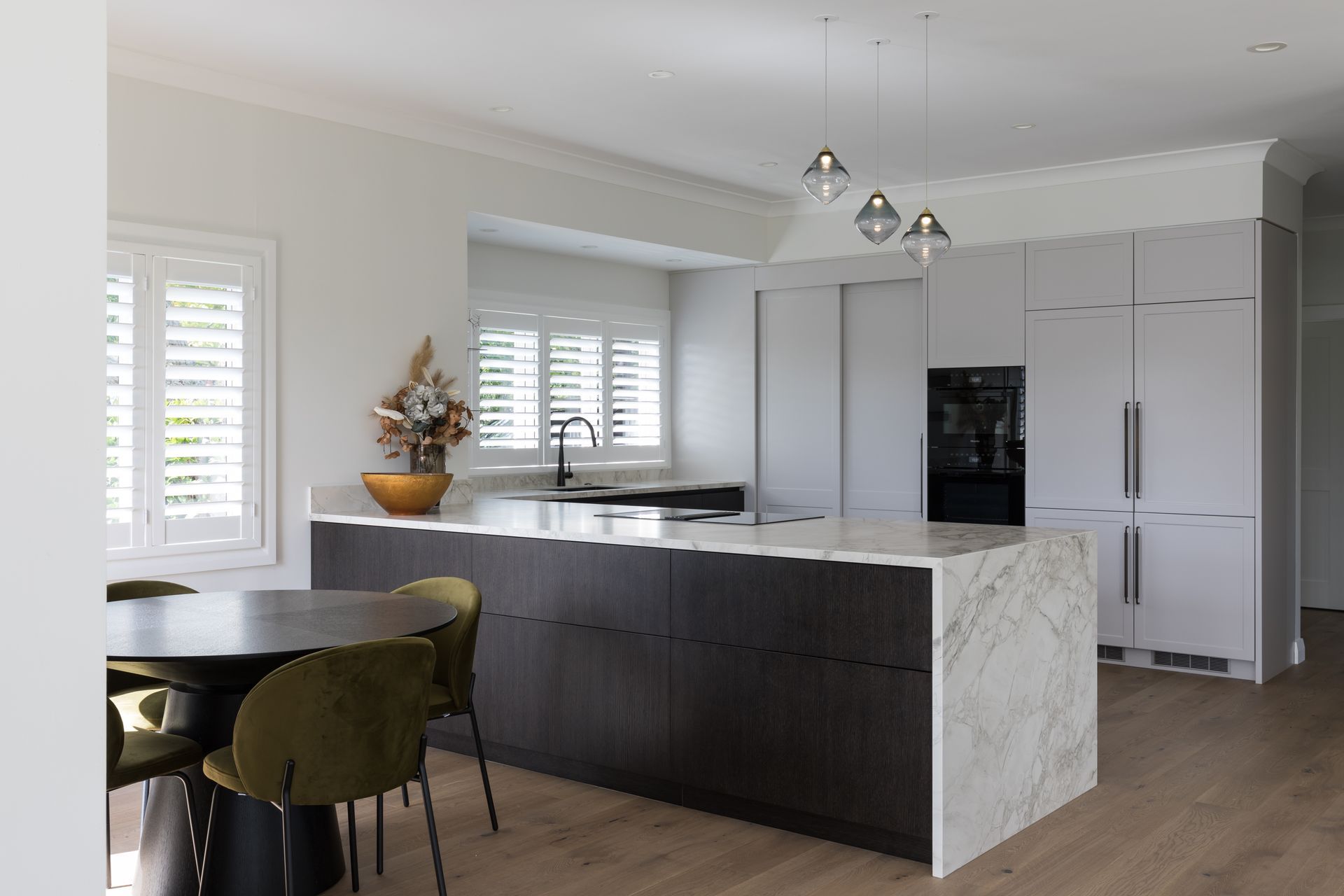 Dezignatek Lana Grey on Ronda Profile. Designed by Julie Rees of Sojo Design Ltd.