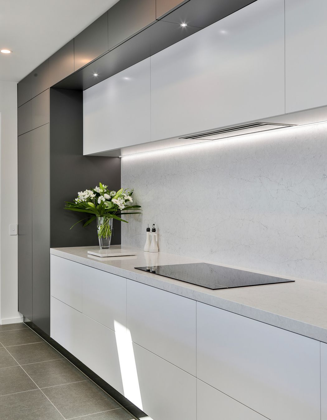 Dezignatek Slate Matt and White Satin on the Milan Square Profile.