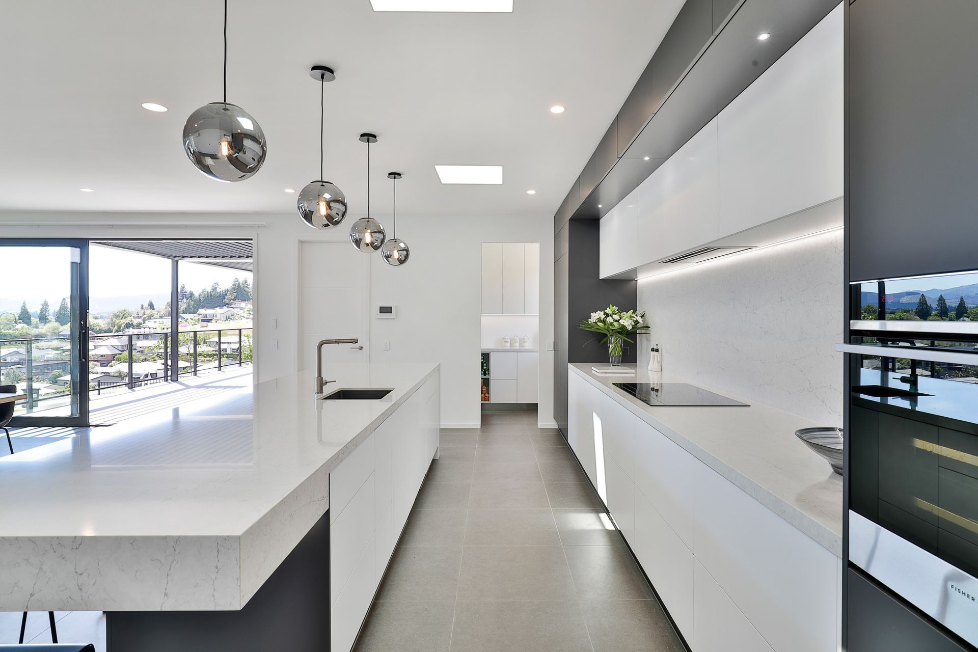 Dezignatek Slate Matt and White Satin on the Milan Square Profile.