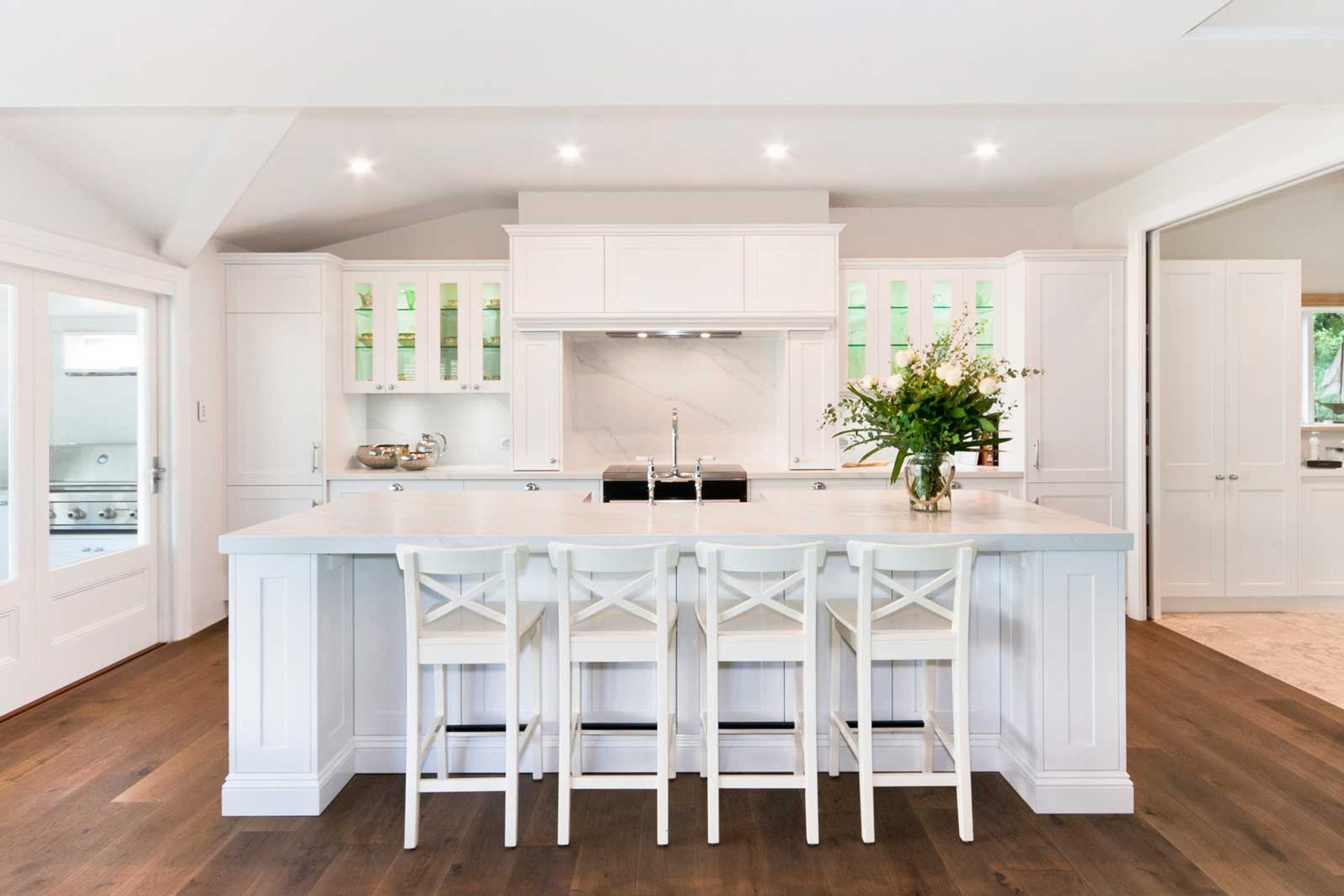 Dulux-Polyurethane-kitchen-design-Miele-Smeg-Essastone-Calacatta-butler-sink-5289-2.jpg