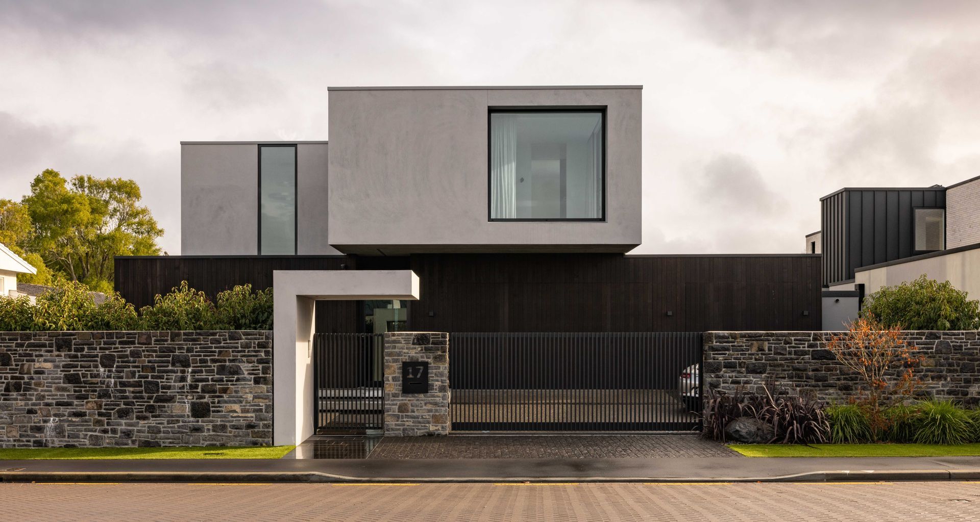 Overhang House banner