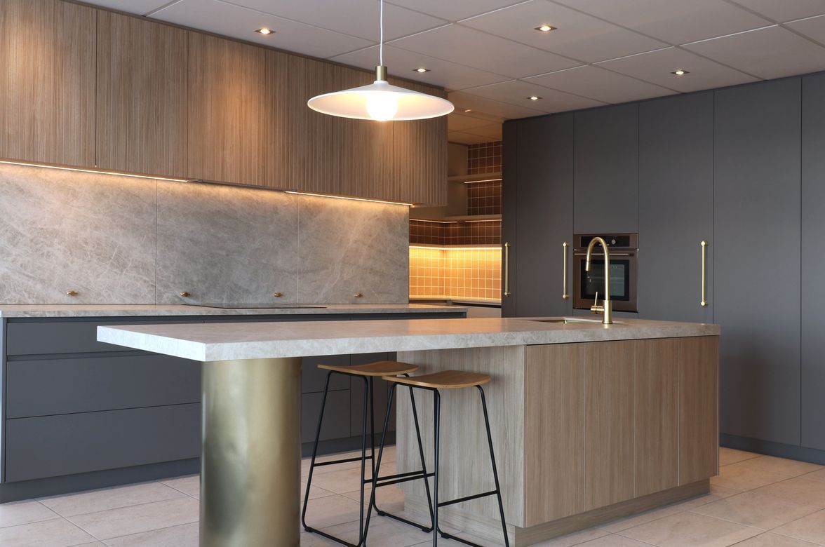 Showroom Kitchen by Fluid Interiors — Bespoke Design Meets Modern Functionality