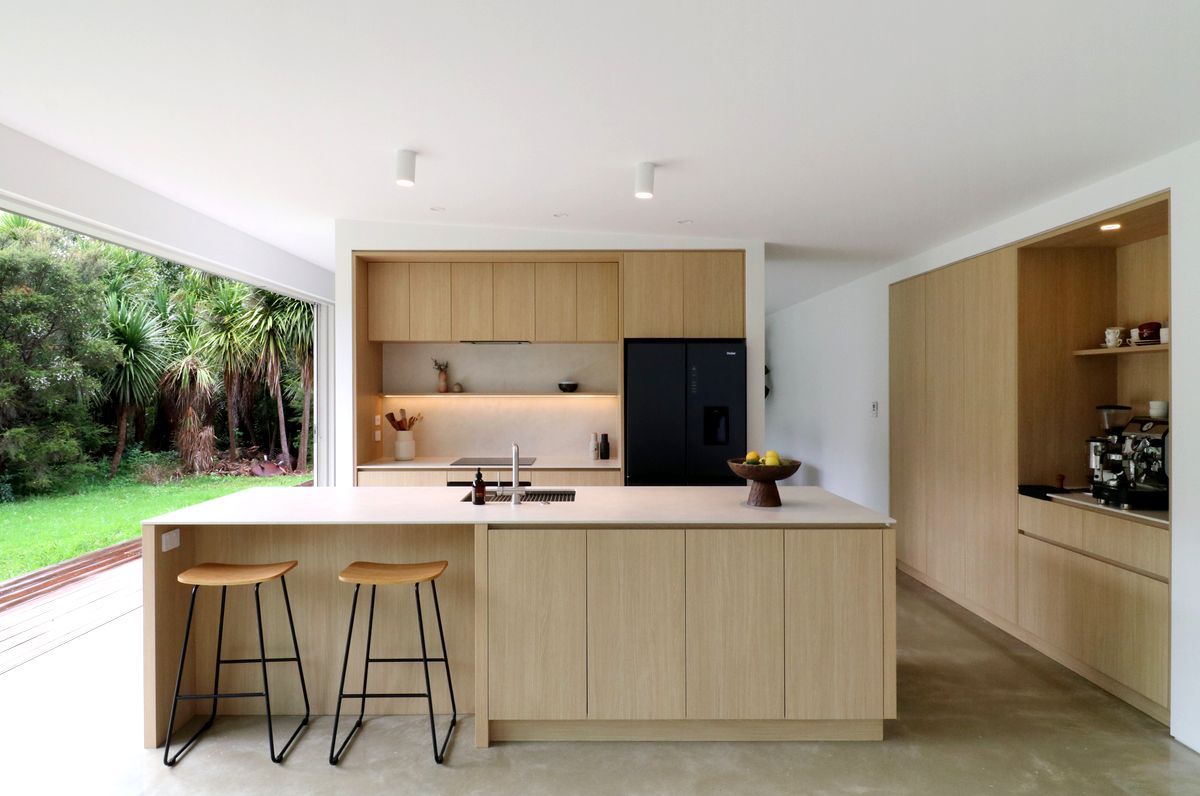 Minimalist Warmth: A Calm, Functional Kitchen Design