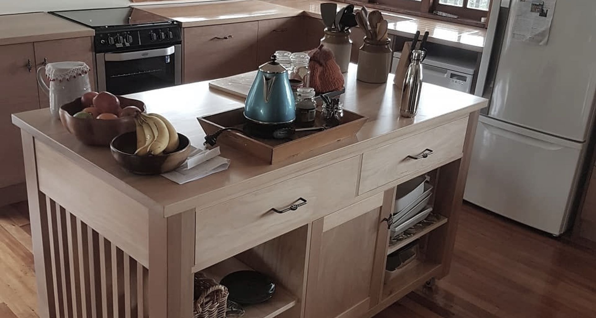 Kauri Kitchen For A Classic Kiwi Villa banner