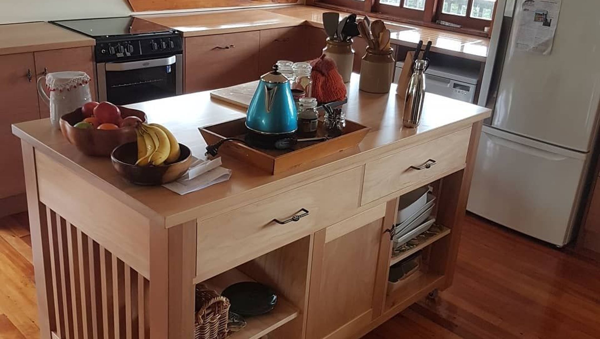 Kauri Kitchen For A Classic Kiwi Villa banner