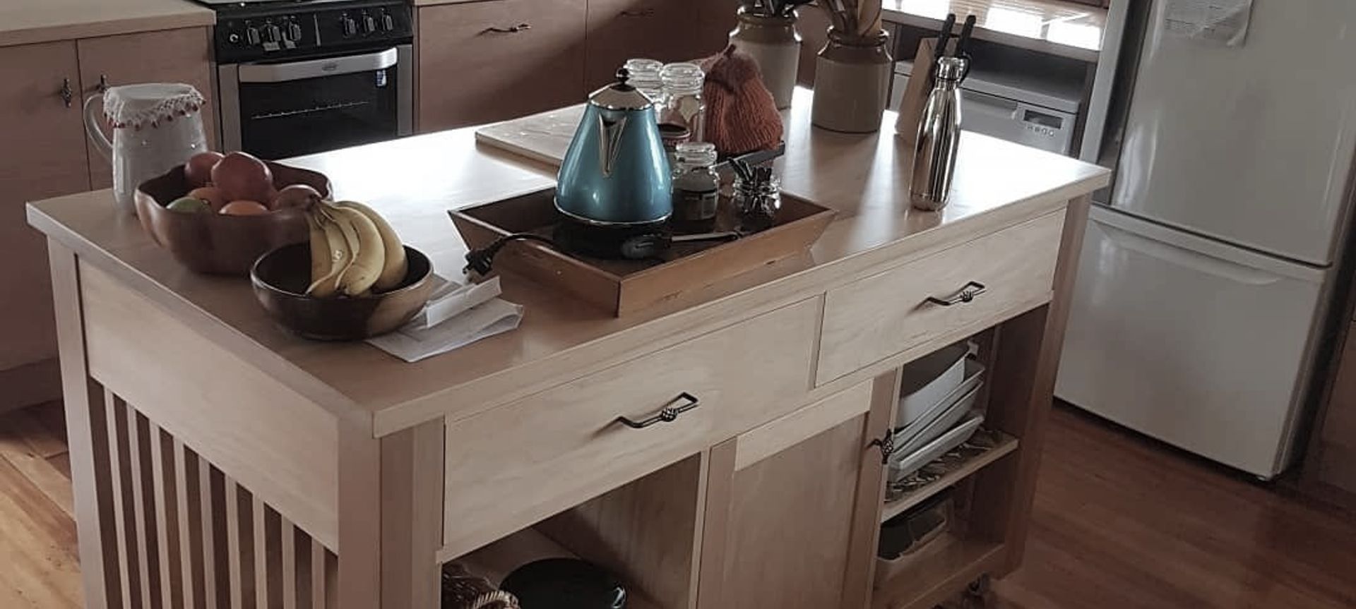 Kauri Kitchen For A Classic Kiwi Villa banner