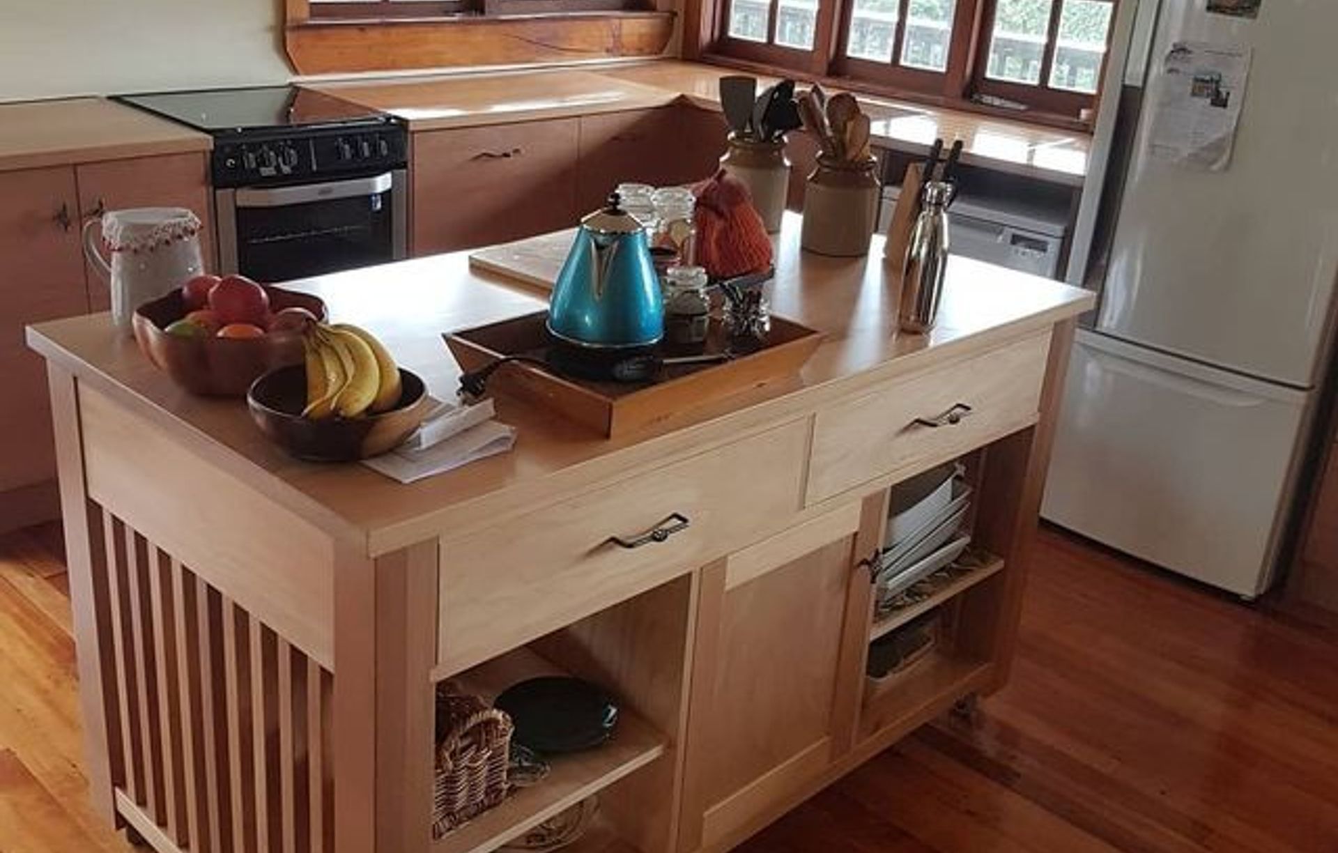 Kauri Kitchen For A Classic Kiwi Villa