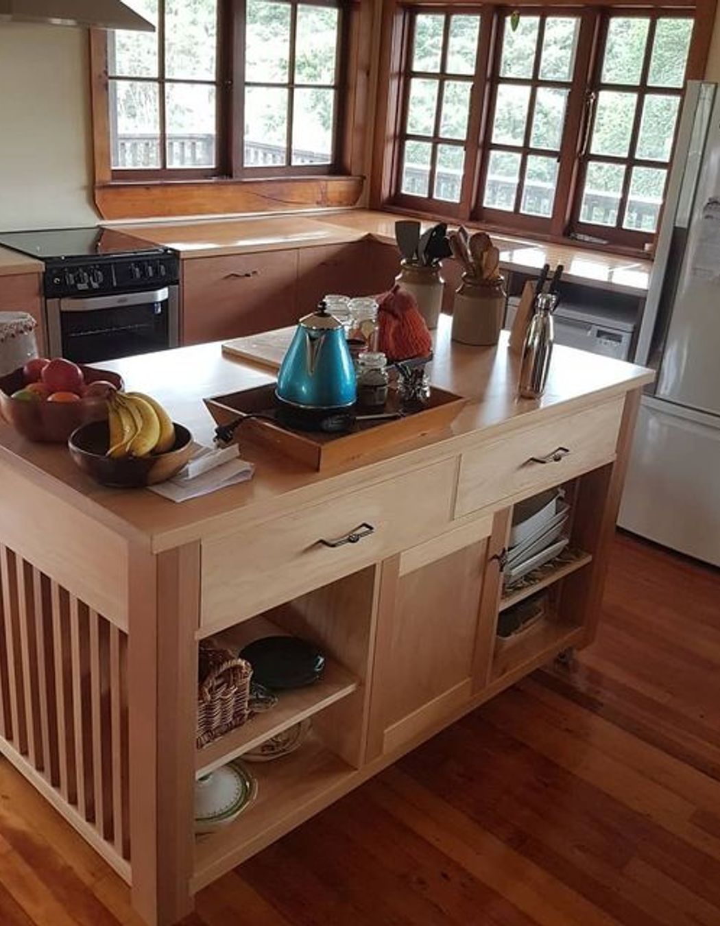 Kauri Kitchen For A Classic Kiwi Villa
