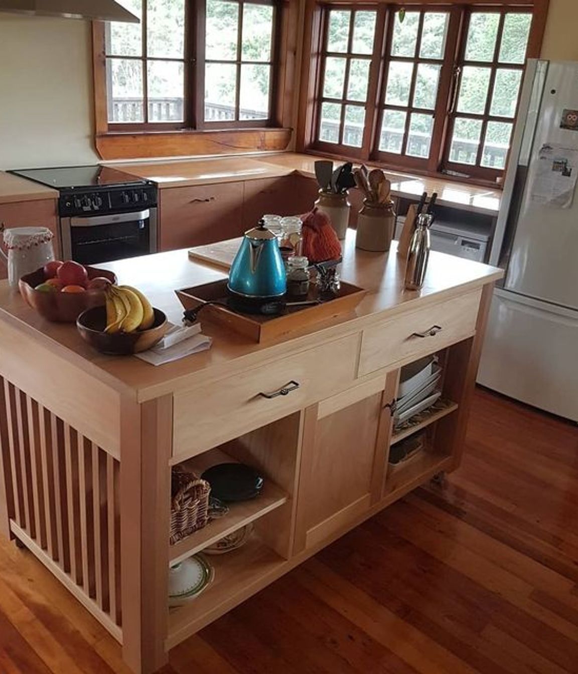 Kauri Kitchen For A Classic Kiwi Villa