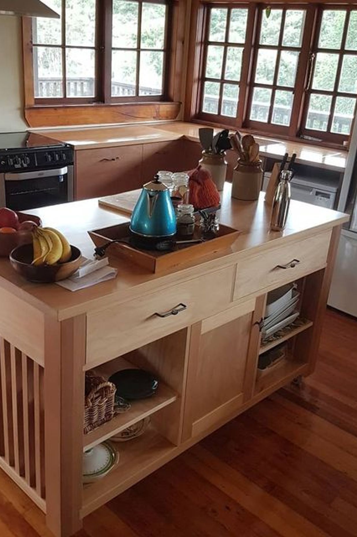 Kauri Kitchen For A Classic Kiwi Villa
