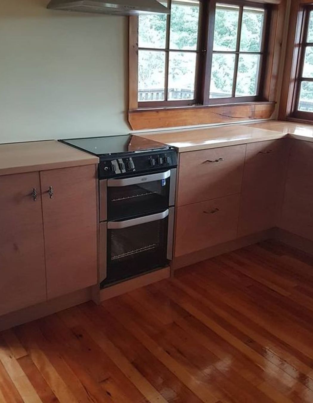 Kauri Kitchen For A Classic Kiwi Villa