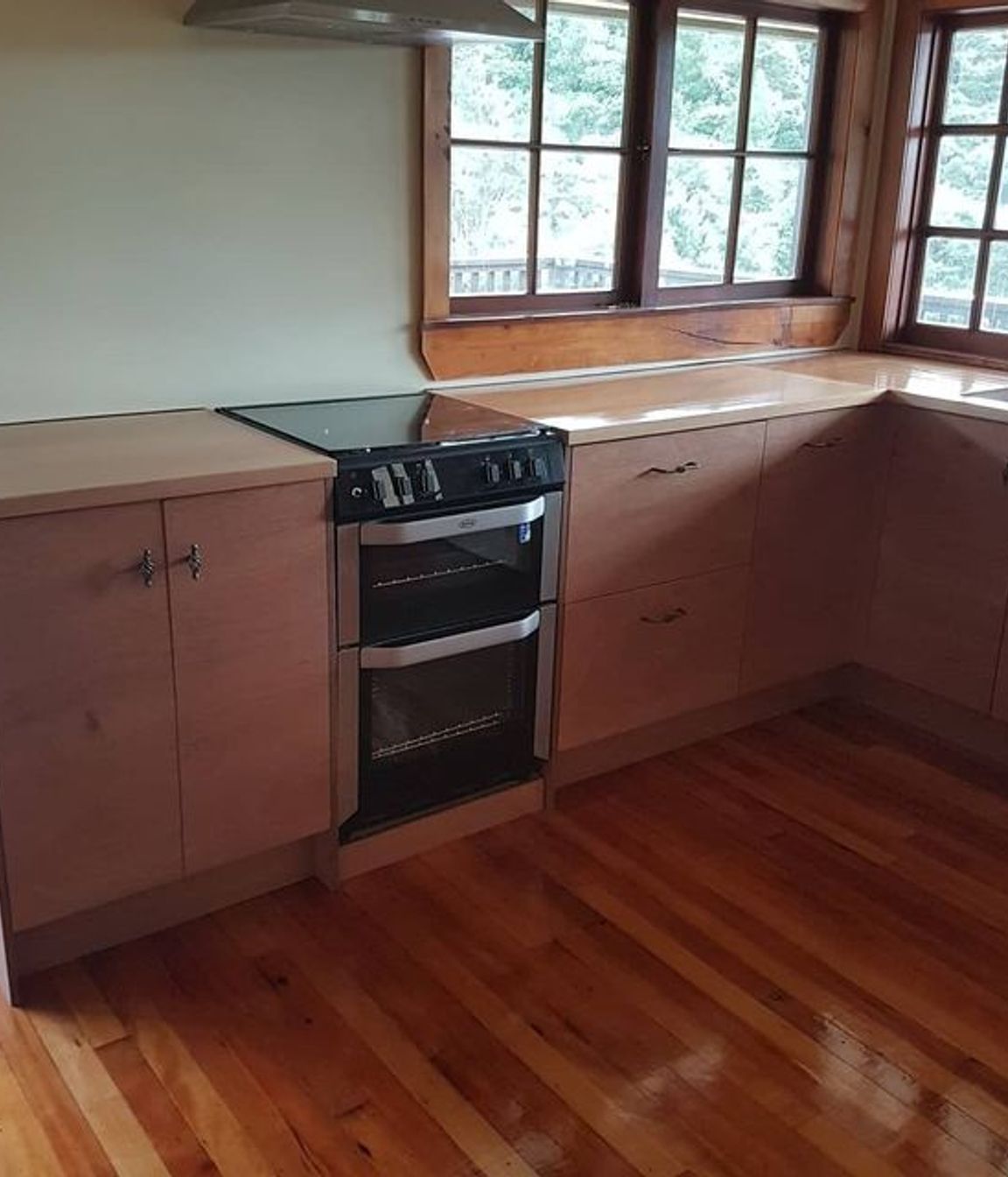 Kauri Kitchen For A Classic Kiwi Villa