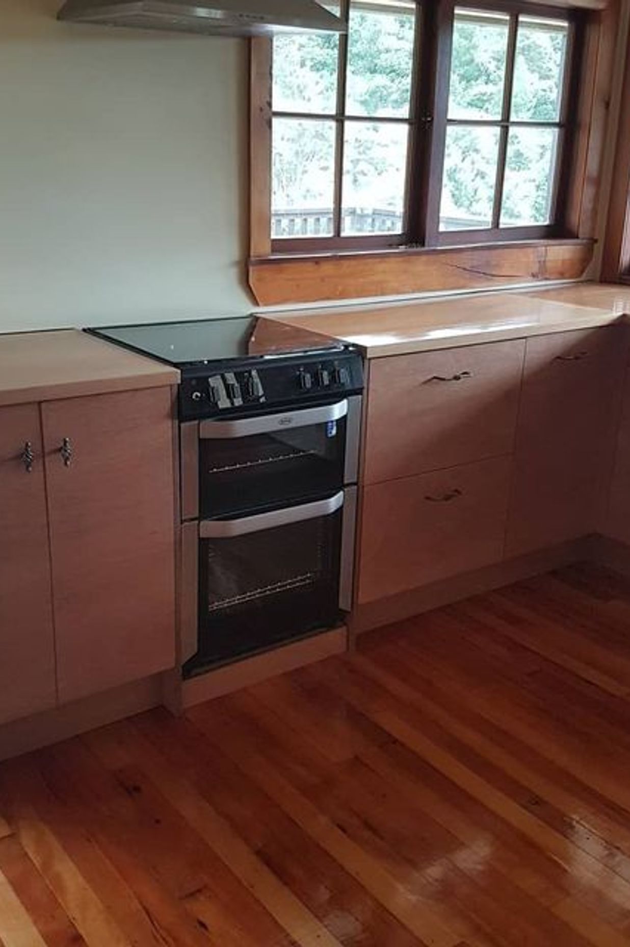 Kauri Kitchen For A Classic Kiwi Villa