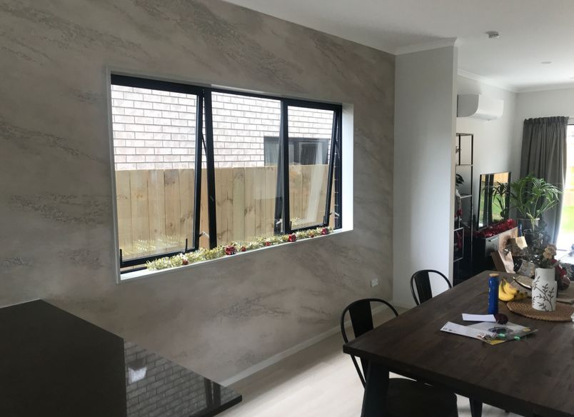 Splashback and continuous wall, Split stone