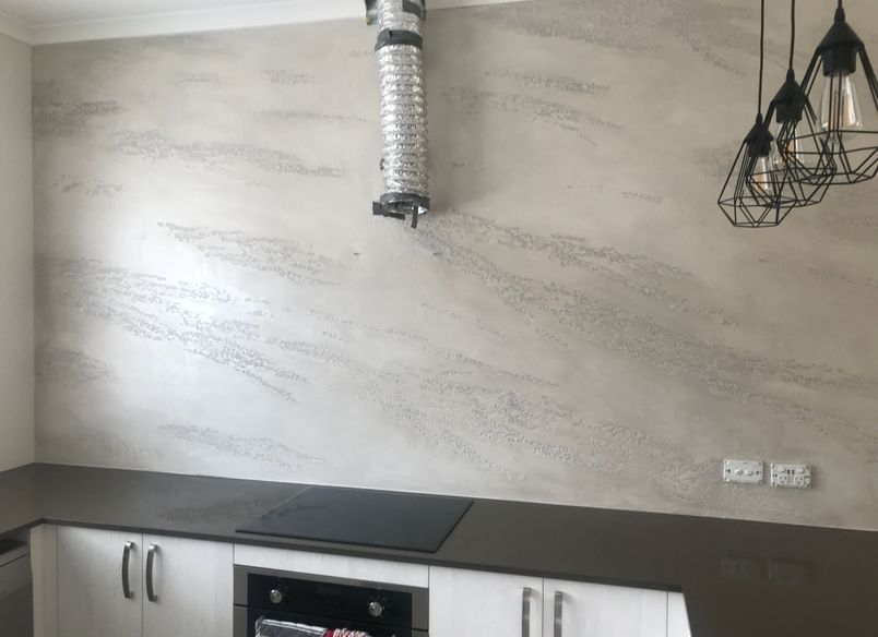 Splashback and continuous wall, Split stone