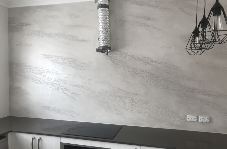 Splashback and continuous wall, Split stone