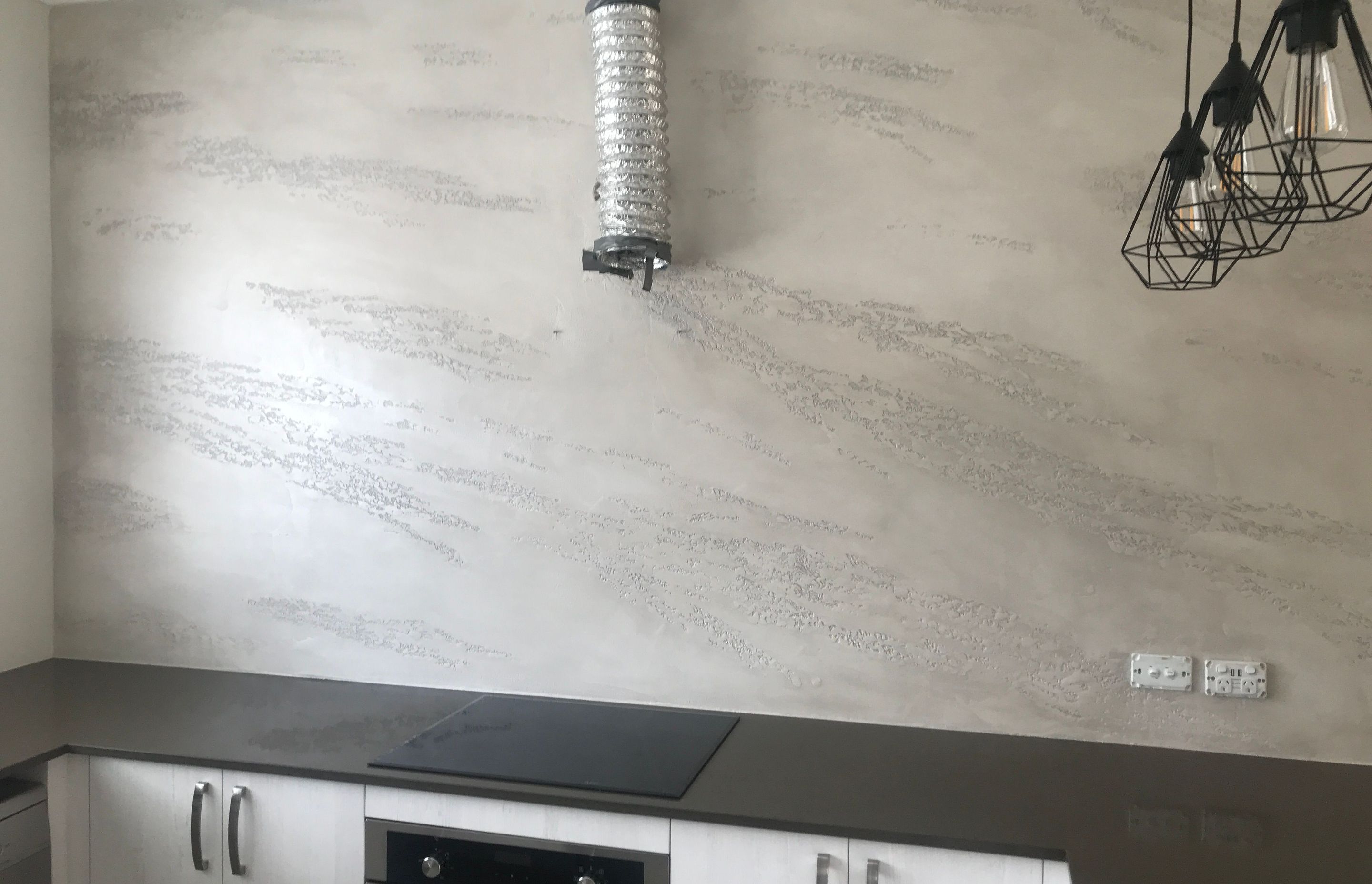 Splashback and continuous wall, Split stone