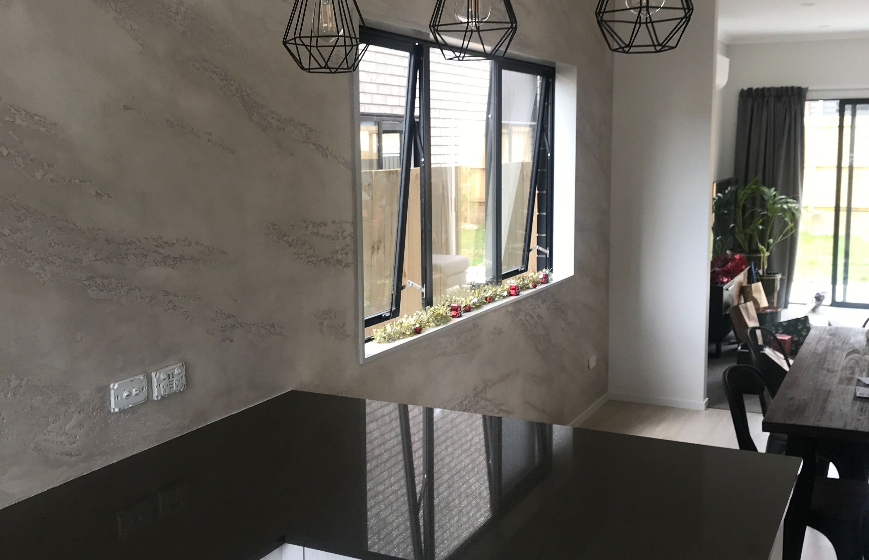 Splashback and continuous wall, Split stone
