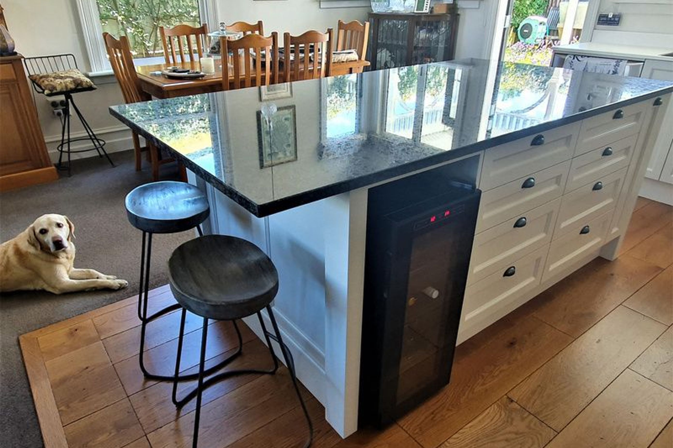Integrating a wine fridge into a kitchen island