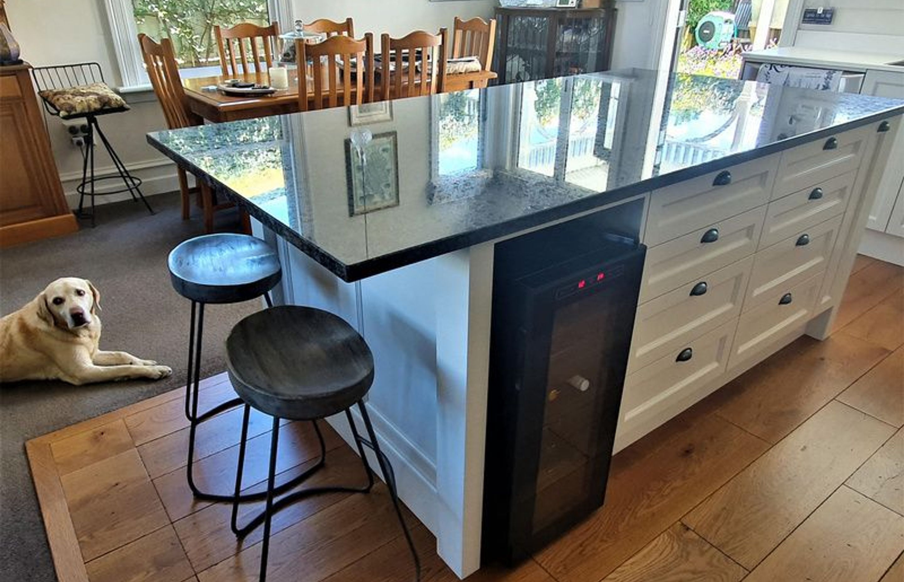 Integrating a wine fridge into a kitchen island