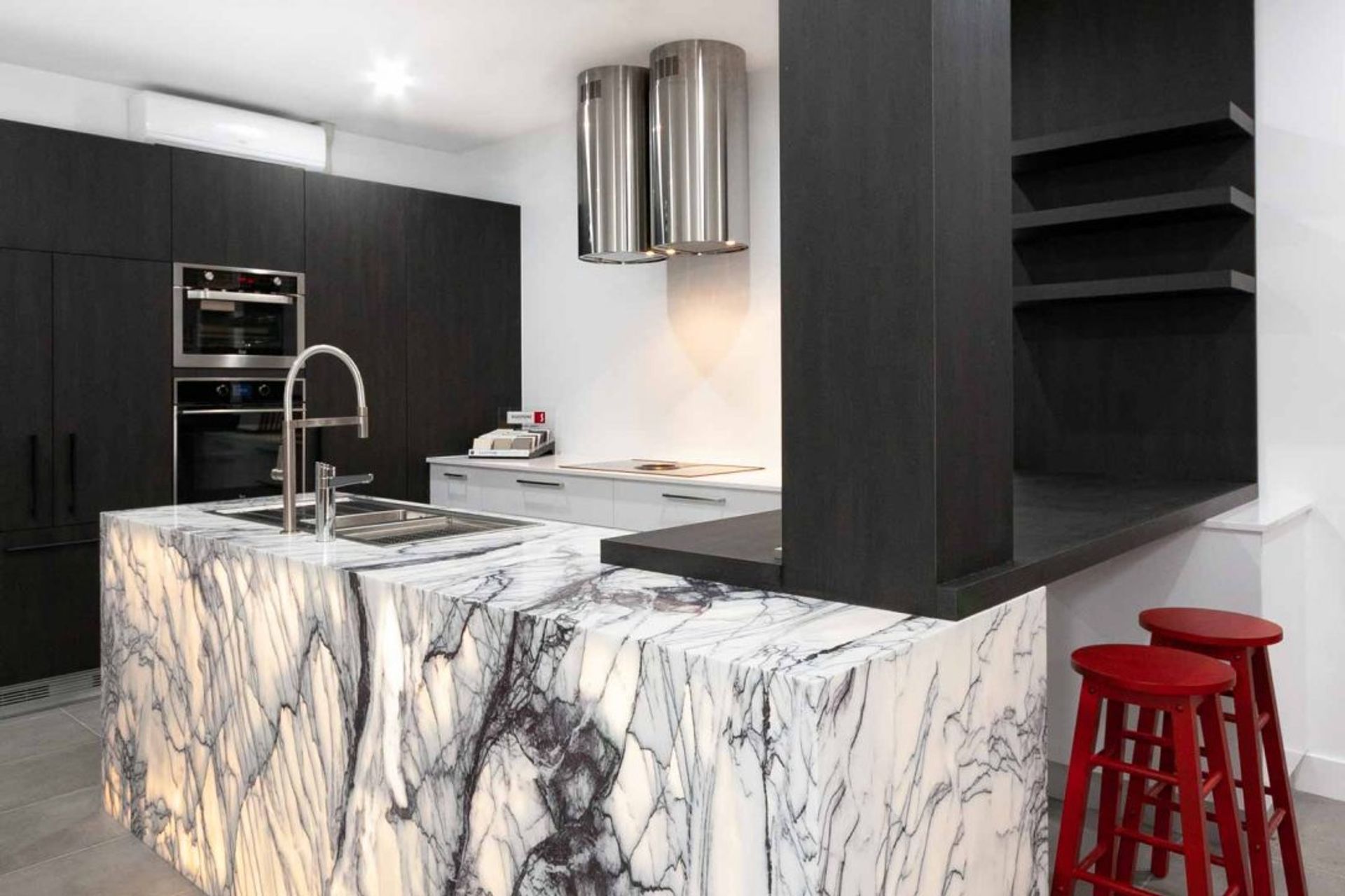 Kitchen-Design-Showroom-Silestone-blanco-zeus-Premier-Kitchens-Drummoyne-kitchen-display-7a-1084x723.jpg