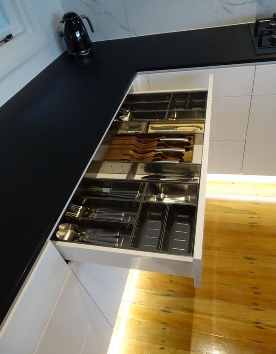 Kitchen cutlery storage and drawers