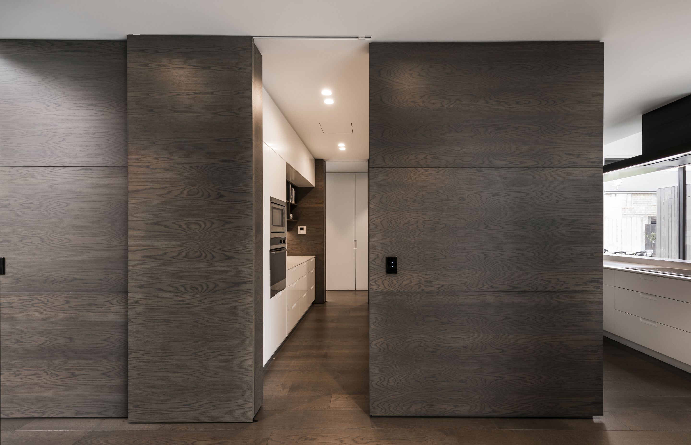 Bestwood Natural Veneer - American White Oak - Crown Cut. Davinia Sutton, Design by Davinia