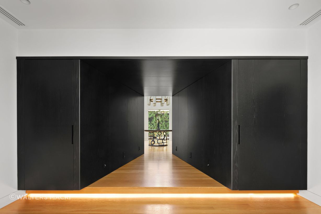 LonguevilleHouseFolioHighHall8.jpg