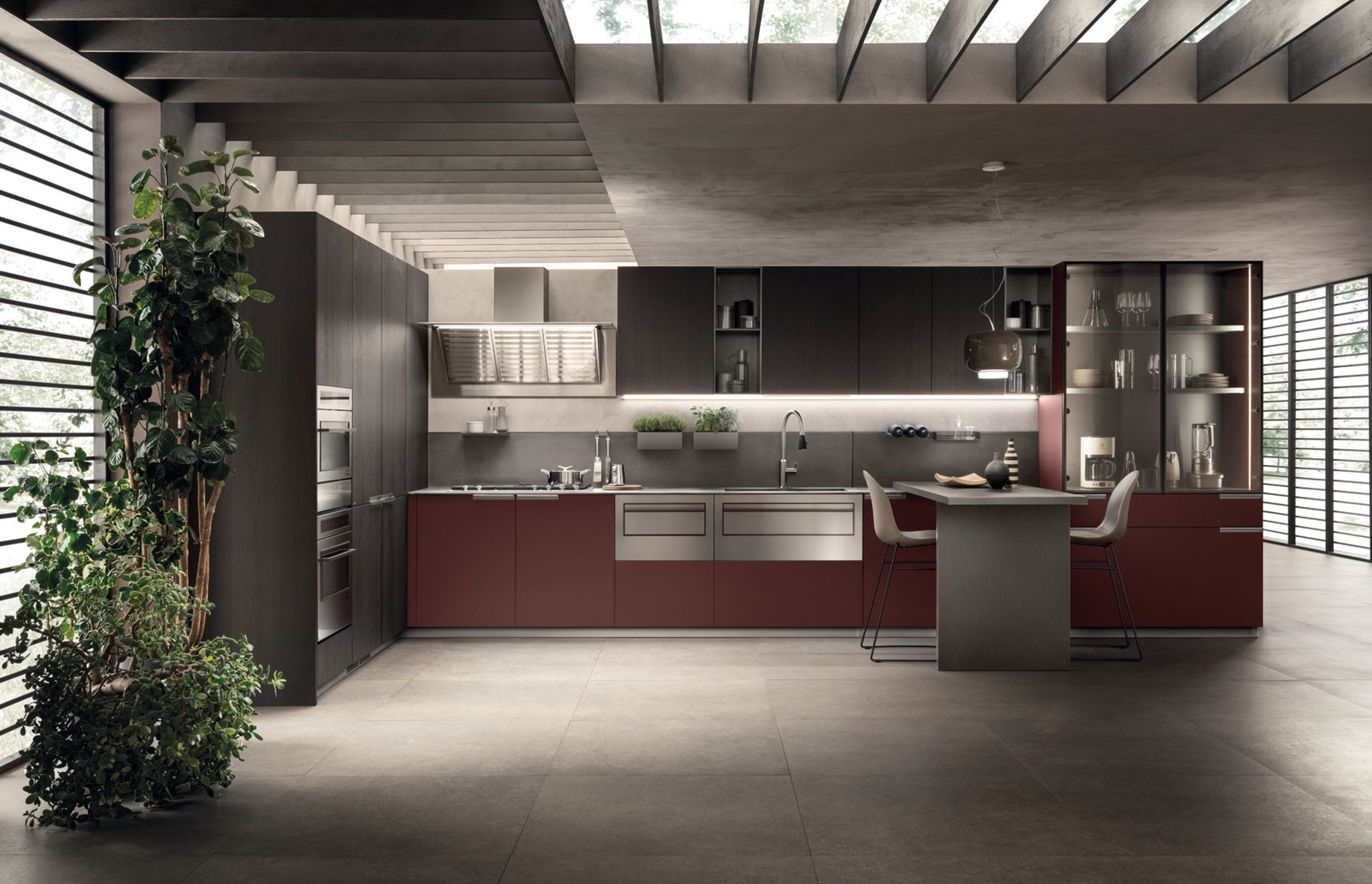 The colours and materials come together to create a special experience here: it’s a pleasure to get to work on a Dark Steel top (12 mm thick), with a built-in washing area and matching wall panel. The Jaipur Red Fenix NTM® used for the base units provides a touch of high class for this clean-cut, functional and impeccable composition.