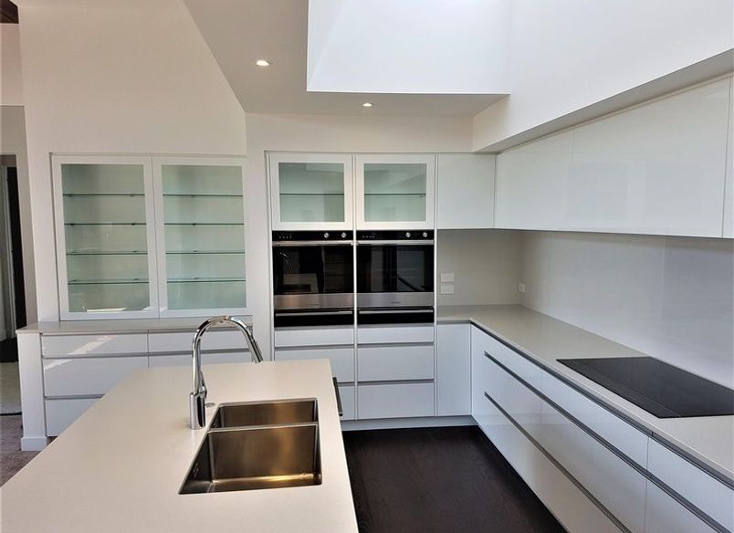 Modern Minimalist Kitchen