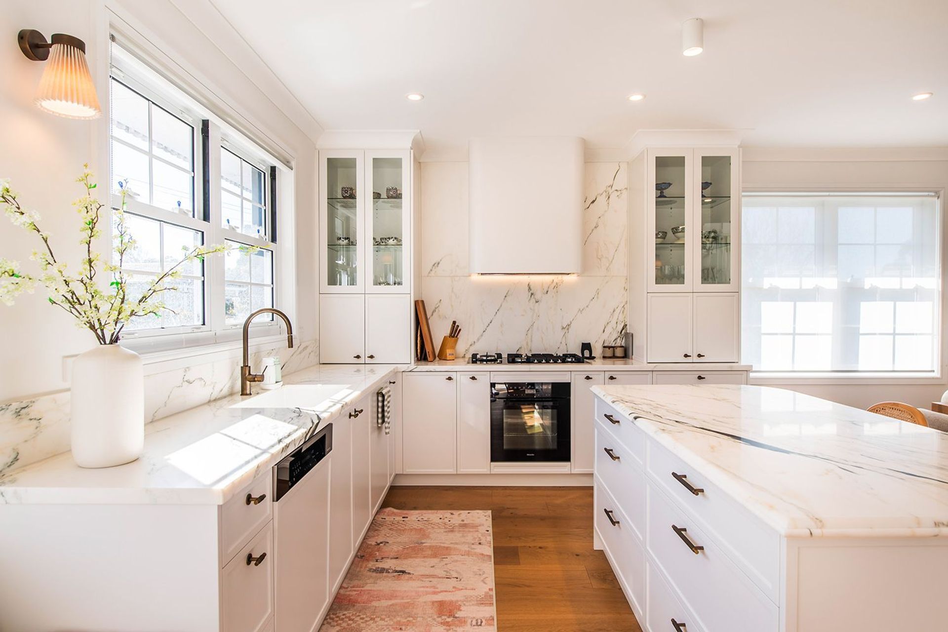 Modern-luxury-kitchen-design-premier-kitchens-sydney-meile-laminex-dulux-elica-08.jpg