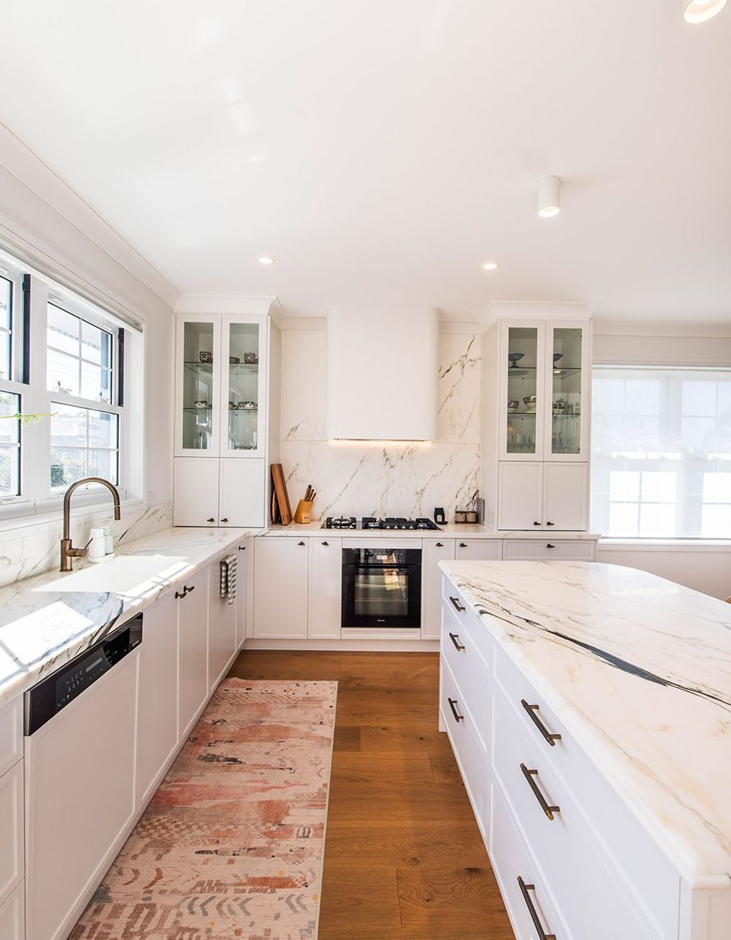 Modern-luxury-kitchen-design-premier-kitchens-sydney-meile-laminex-dulux-elica-12.jpg