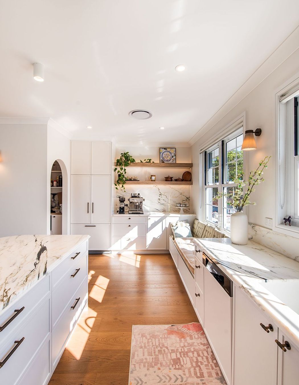 Modern-luxury-kitchen-design-premier-kitchens-sydney-meile-laminex-dulux-elica-13.jpg