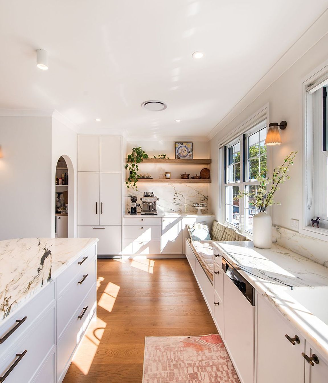 Modern-luxury-kitchen-design-premier-kitchens-sydney-meile-laminex-dulux-elica-13.jpg