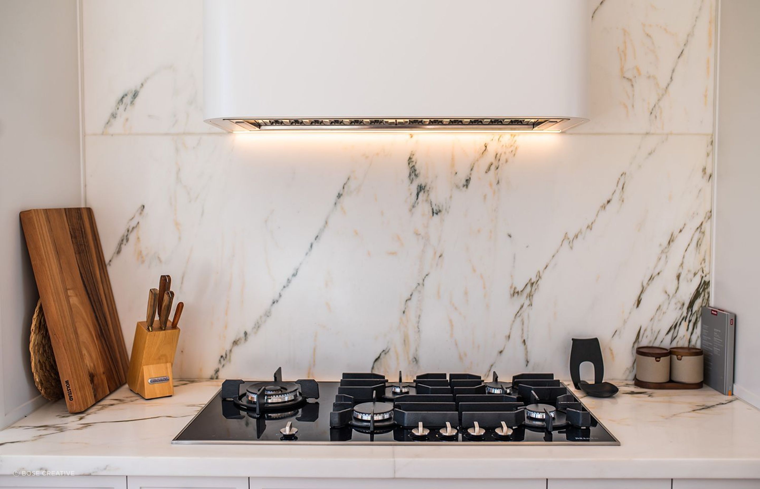 Modern-luxury-kitchen-design-premier-kitchens-sydney-meile-laminex-dulux-elica-20.jpg