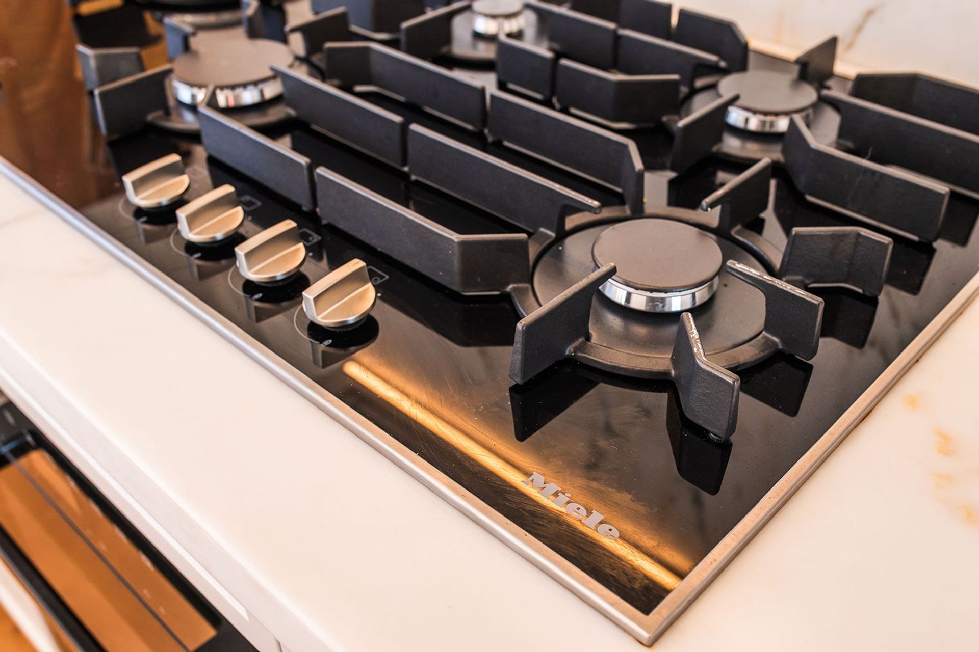 Modern-luxury-kitchen-design-premier-kitchens-sydney-meile-laminex-dulux-elica-27.jpg
