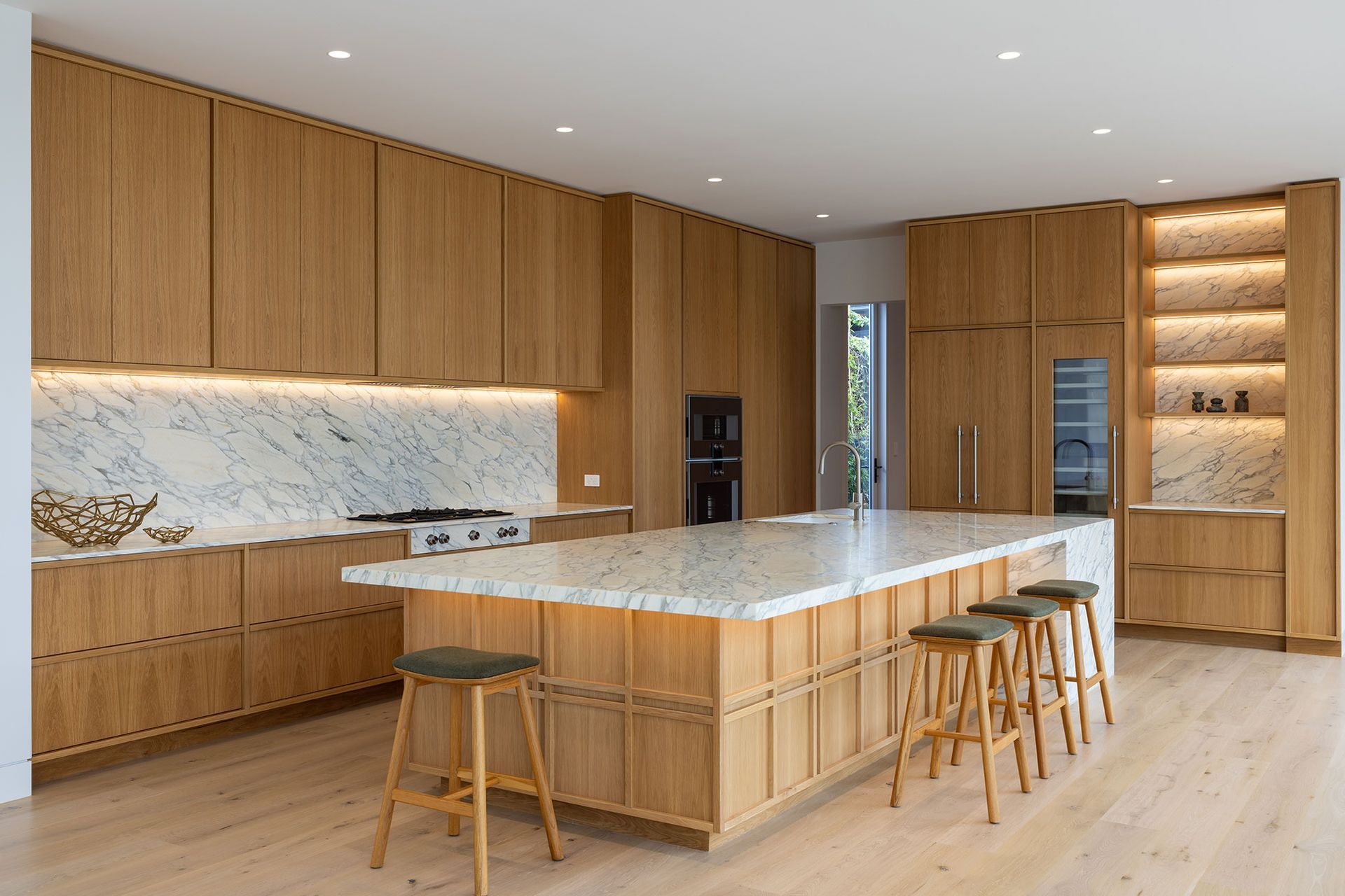 Neo-Design-custom-kitchen-oak-marble-shaker1A.jpg
