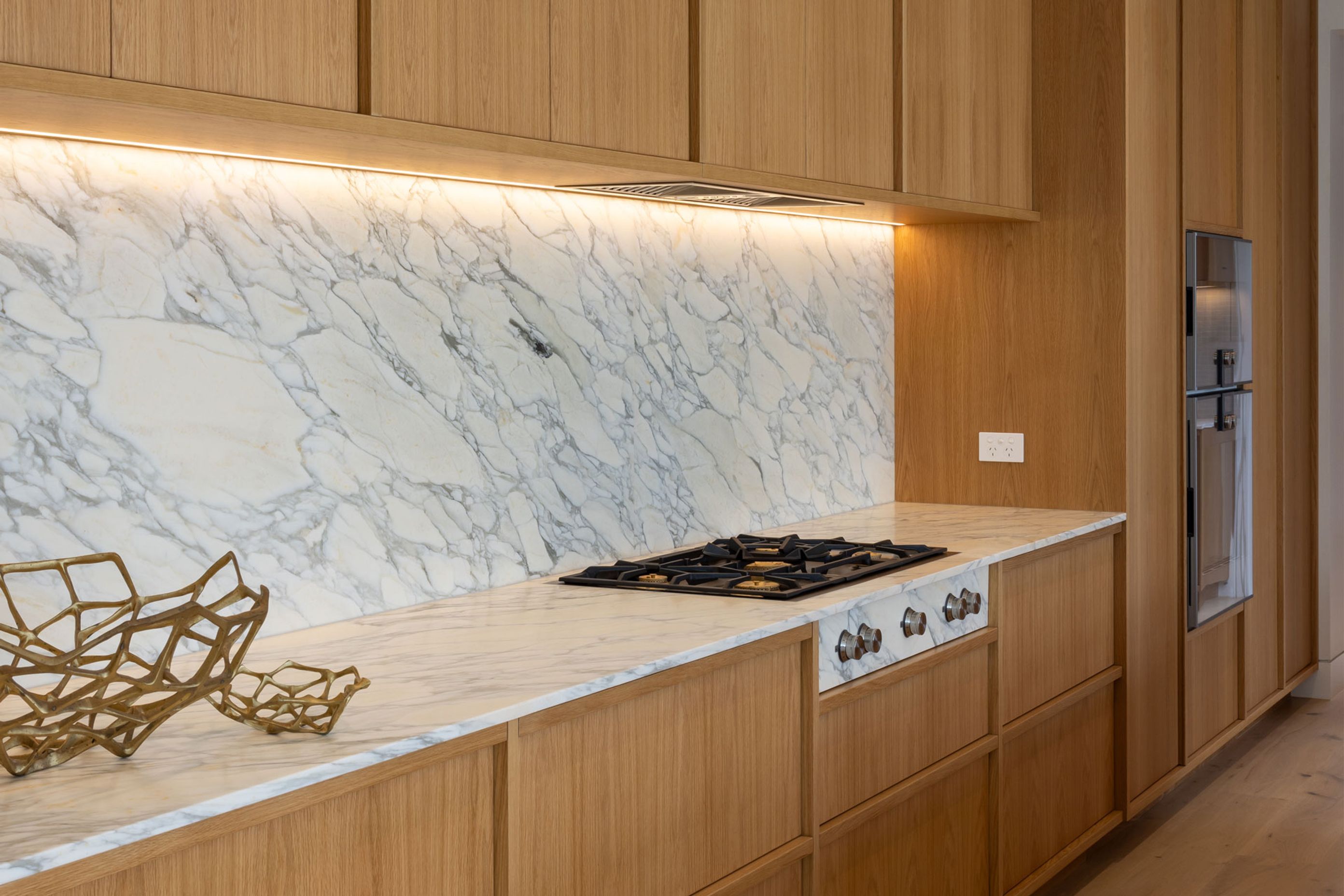 Neo-Design-custom-kitchen-oak-marble-shaker3.jpg