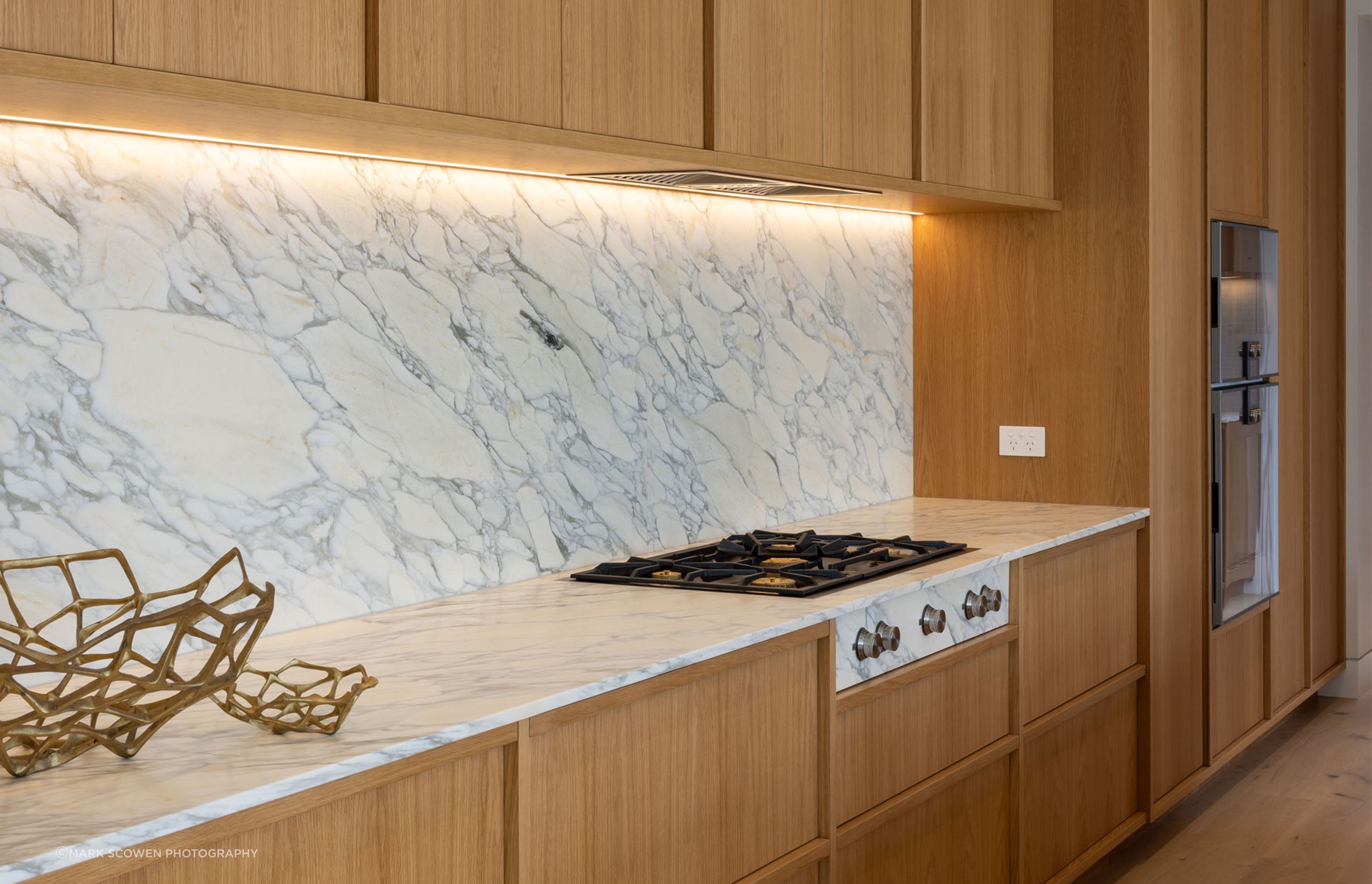 Neo-Design-custom-kitchen-oak-marble-shaker3.jpg