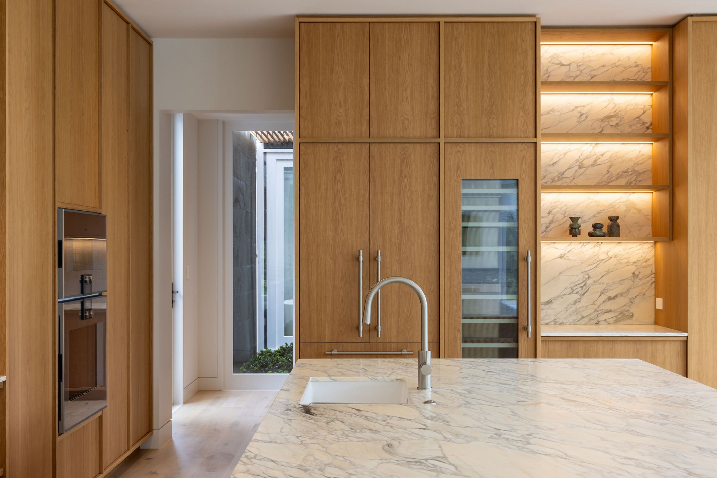 Neo-Design-custom-kitchen-oak-marble-shaker4.jpg