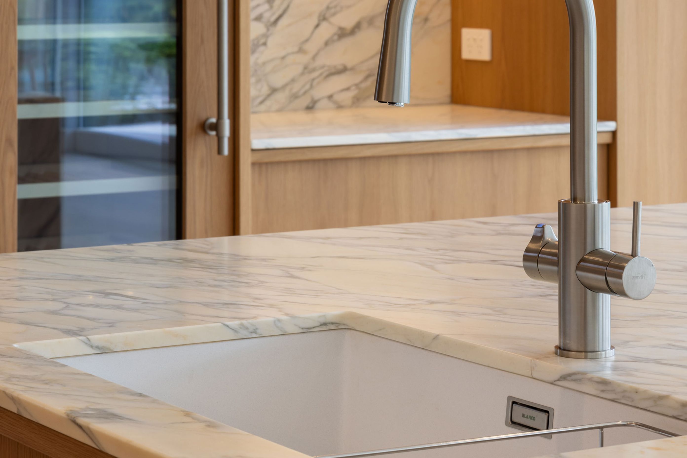 Neo-Design-custom-kitchen-oak-marble-shaker5.jpg