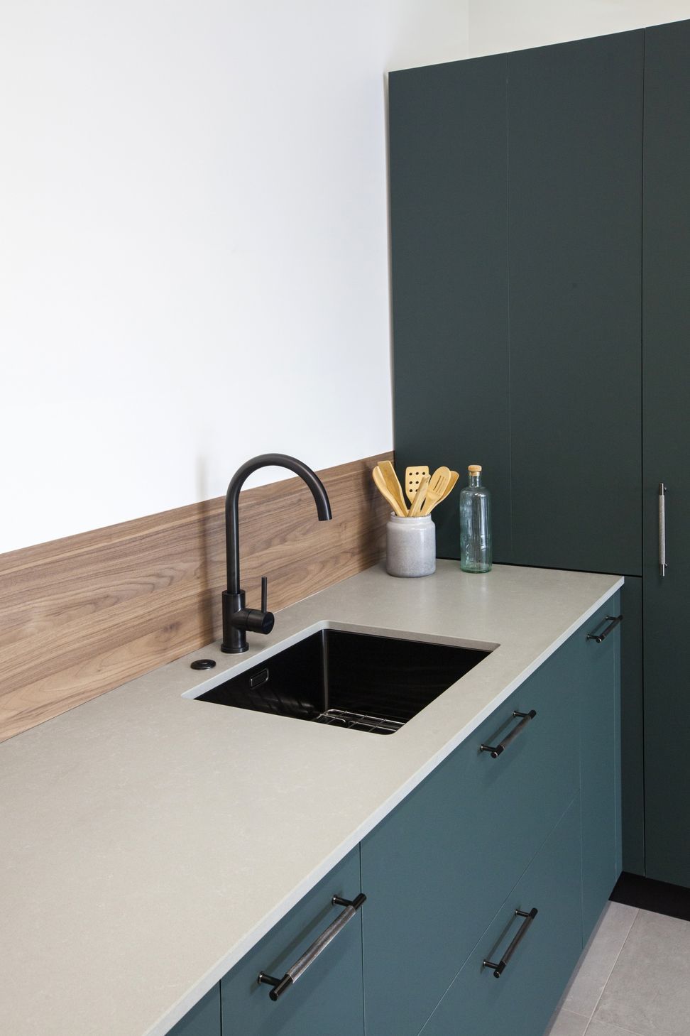 Prime Laminate, Wicked Soft-Matt, Prime Laminate Notaio Walnut Wood-matt, Prime Stone Apollo. Design by Misco Joinery.