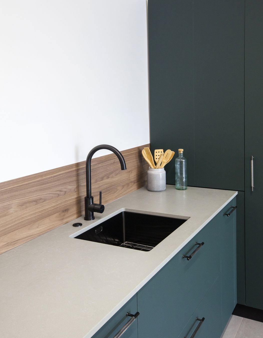 Prime Laminate, Wicked Soft-Matt, Prime Laminate Notaio Walnut Wood-matt, Prime Stone Apollo. Design by Misco Joinery.